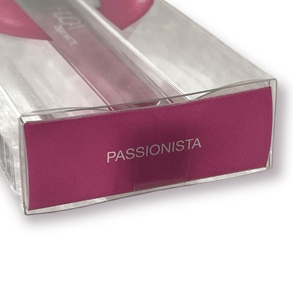 Huda Beauty ‘Passionista’ Demi Matte Cream Lipstick - Picture 4 of 5